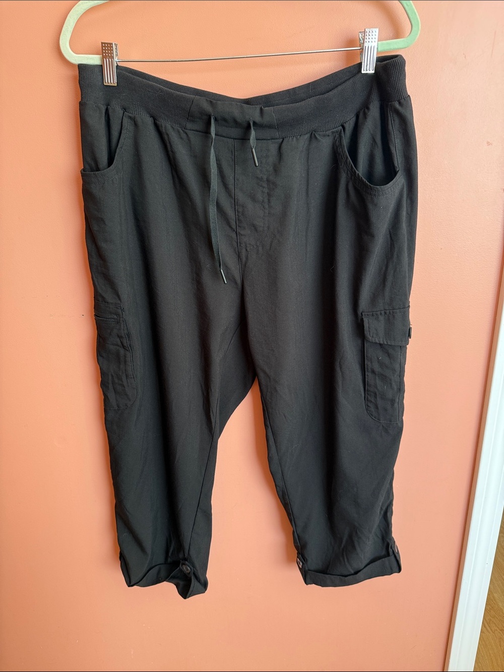 Women's Black Cropped Cargo capris Pants